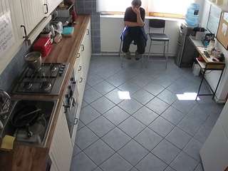 voyeurcam-julmodels-kitchen-2