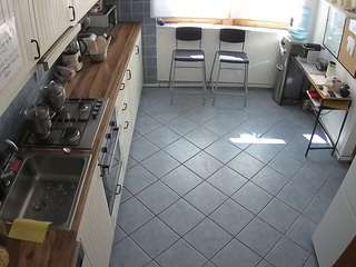 voyeurcam-julmodels-kitchen-2