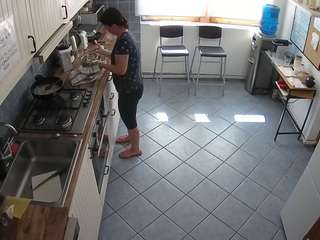 voyeurcam-julmodels-kitchen-2