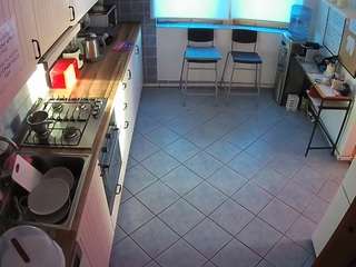 voyeurcam-julmodels-kitchen-2