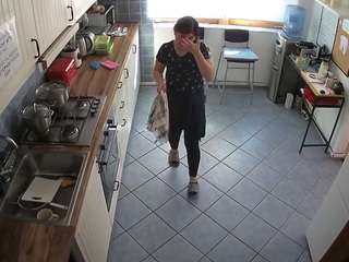 voyeurcam-julmodels-kitchen-2