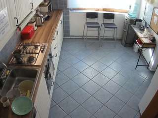 voyeurcam-julmodels-kitchen-2