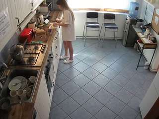 voyeurcam julmodels kitchen 2 live cam preview