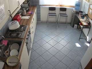 voyeurcam-julmodels-kitchen-2