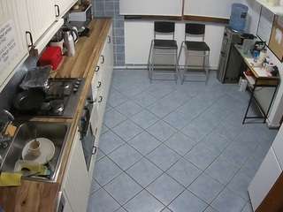 voyeurcam-julmodels-kitchen-2