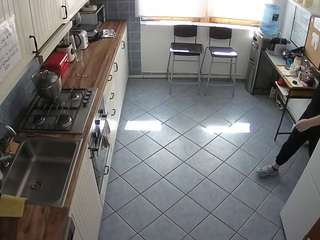 voyeurcam-julmodels-kitchen-2