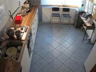 voyeurcam-julmodels-kitchen-2