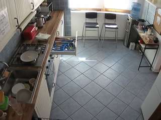voyeurcam-julmodels-kitchen-2