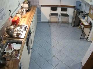 voyeurcam-julmodels-kitchen-2