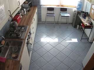 voyeurcam-julmodels-kitchen-2