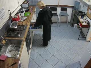 voyeurcam julmodels kitchen 2