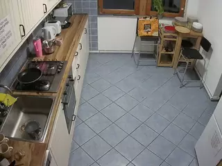 voyeurcam-julmodels-kitchen-2's Live Sex Cam Show