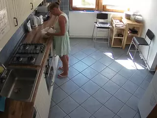 voyeurcam-julmodels-kitchen-2's Live Sex Cam Show