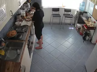 voyeurcam julmodels kitchen 2's Live Sex Cam Show