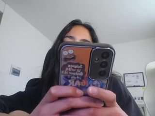 Live webcam model unknowngiirl on Soda Cams