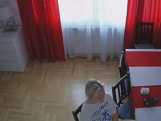 voyeurcam-julmodels-dining-2