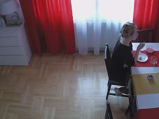 voyeurcam-julmodels-dining-2 camsoda