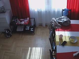 voyeurcam julmodels dining 2