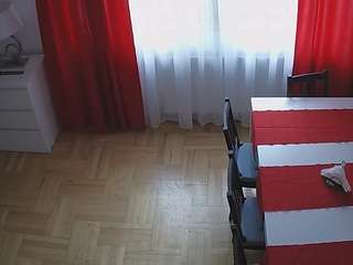Model ini sedang live sekarang. voyeurcam-julmodels-dining-2
