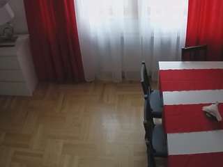 Model ini sedang live sekarang. voyeurcam-julmodels-dining-2