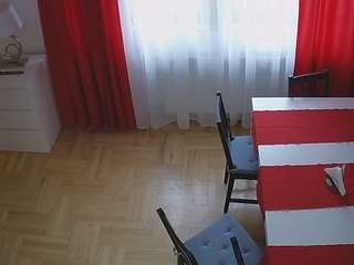 Este modelo está ao vivo agora. voyeurcam-julmodels-dining-2