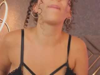 renatta-cruz's CamSoda show and profile