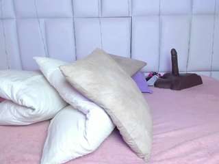 kyana-cream Live Webcam on CamSoda