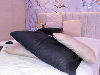 kyana-cream Live Webcam on CamSoda