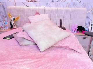 kyana-cream Live Webcam on CamSoda