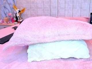 kyana-cream Strip live webcam