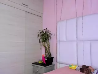 - K Y A N A -'s Live Sex Cam Show