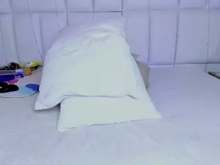 - K Y A N A -'s Live Sex Cam Show
