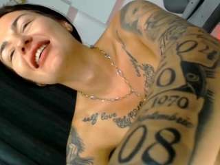 arianatattoos Live Webcam on CamSoda