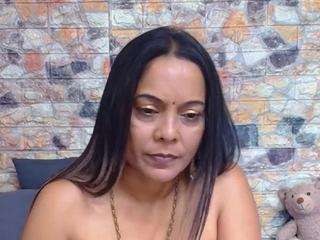 le modèle indianfancyface est en webcam porno dans un show sur le site camsoda, il possède les tags suivants: ass bouncing,orgasm,indian,kinky,lingerie,lush,mature,milf,mistress,natural,pussy,hairy pussy,roleplay,sexy,spank,striptease,tattoos,tease,tittyfuck,twerk