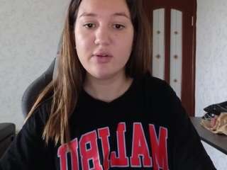 nellyfischer's CamSoda show and profile