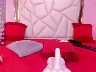 lorena-gomezz1's CamSoda show and profile