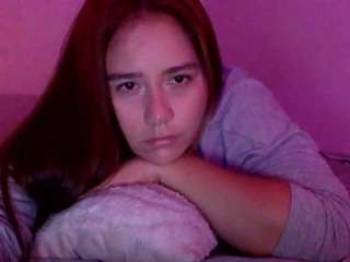 laura-d's CamSoda show and profile