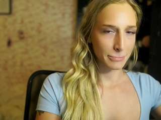 nicoletteeshea webcam