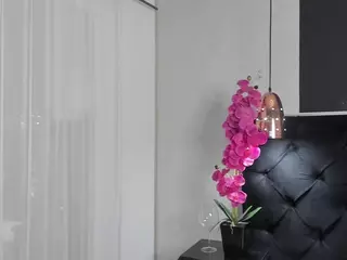 ALICIA BIGTITS's Live Sex Cam Show
