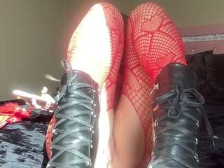 Live webcam model whitneyoc on Soda Cams