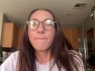 Live webcam model whitneyoc on Soda Cams