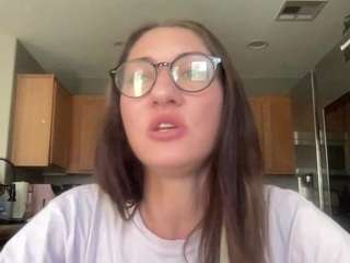 Live webcam model whitneyoc on Soda Cams