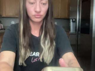 Live webcam model whitneyoc on Soda Cams