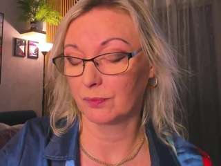 vanessasoft's CamSoda show and profile