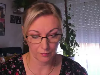 VanessaSoft's Live Sex Cam Show