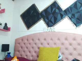andrea-safeira Live Webcam on CamSoda