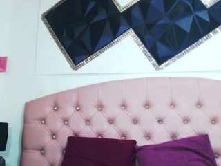 andrea-safeira Live Webcam on CamSoda