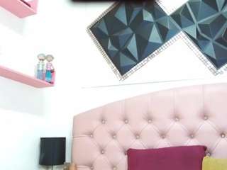 andrea-safeira Live Webcam on CamSoda