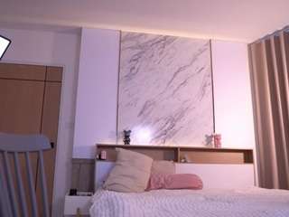 Your muscle queen is here [4938 tokens remaining]