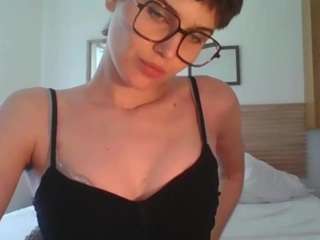 passionsarah's CamSoda show and profile